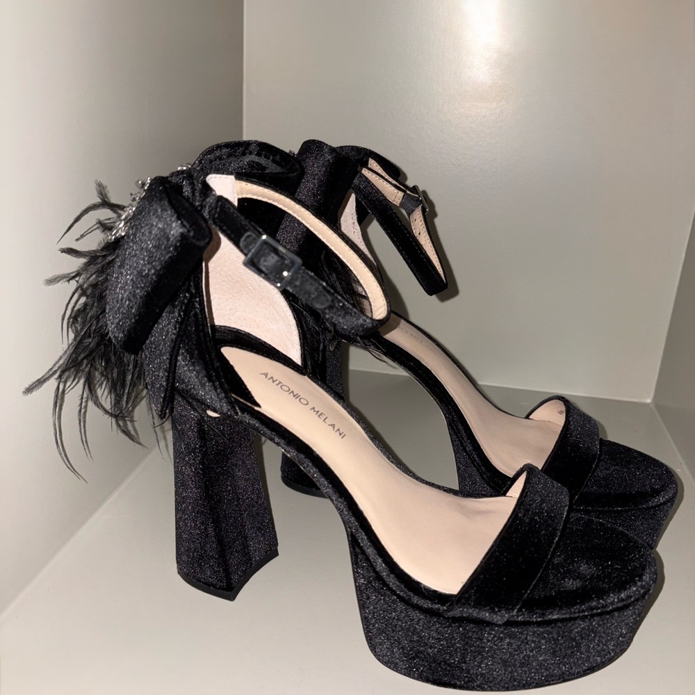 ✨ Antonio Melani Janie Velvet Feather Platform Sandals ✨ - Picture 4 of 6